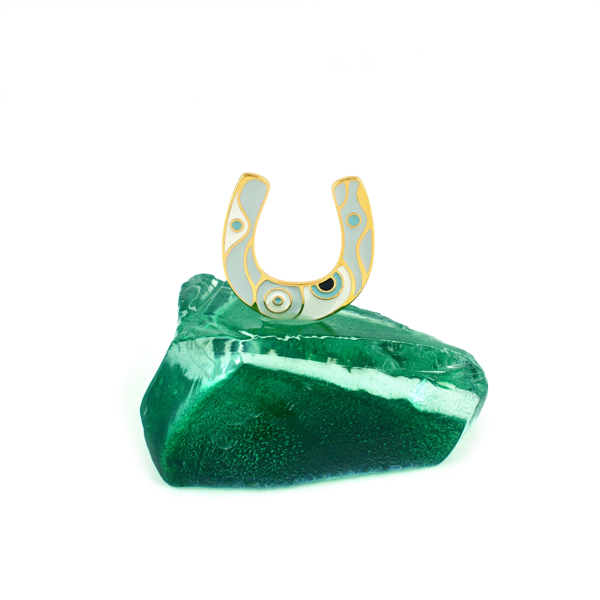 Εικόνα της HORSESHOE ON GREEN GLASS